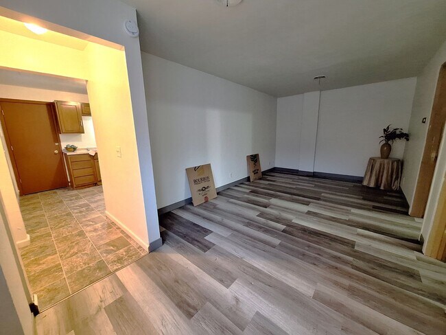 Building Photo - 701 George St