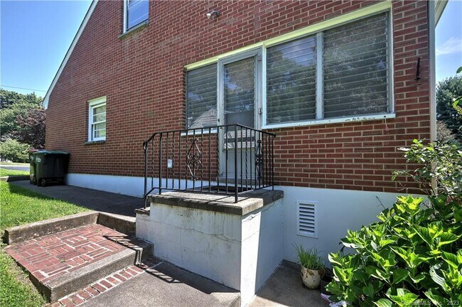 Building Photo - 32 Koger Rd