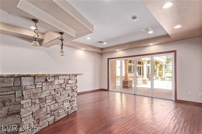Building Photo - 1008 Trophy Hills Dr
