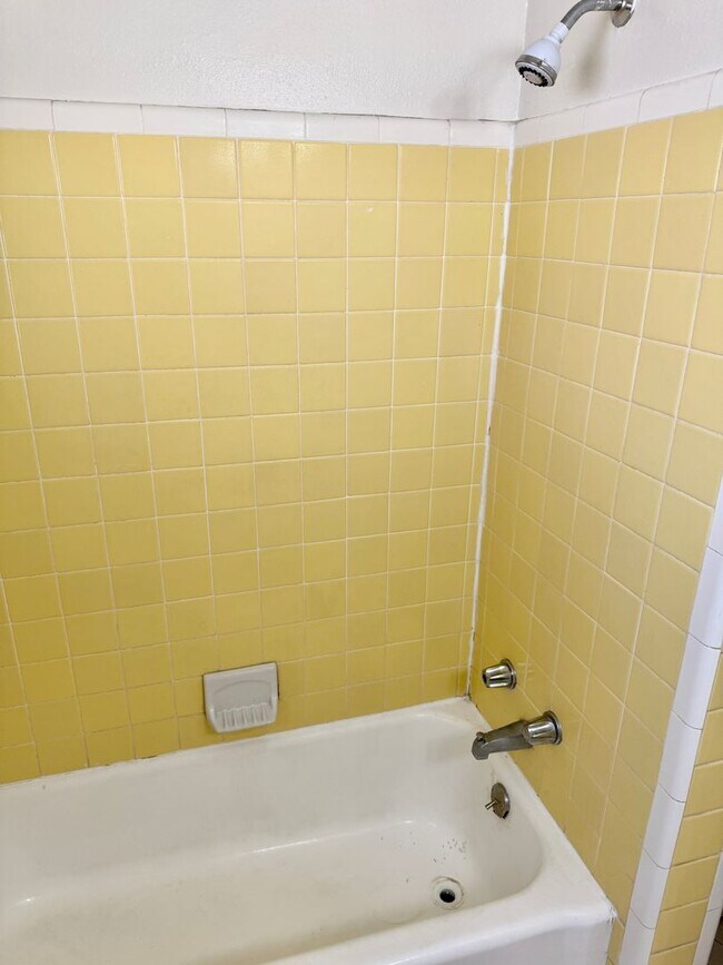 Building Photo - Amazing 2/1 so Close to the Ocean that you...