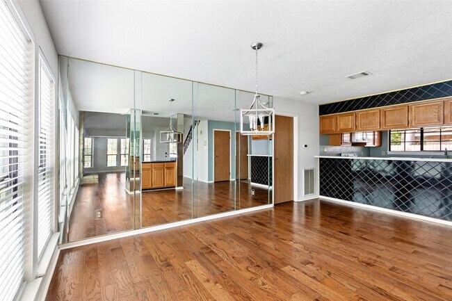 Building Photo - 3122 Lake Stream Dr