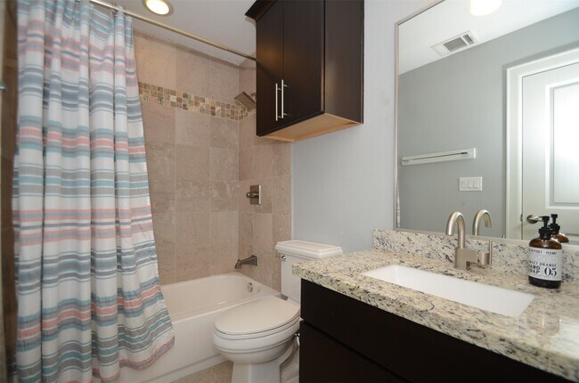 Building Photo - 2211 Hutchins St