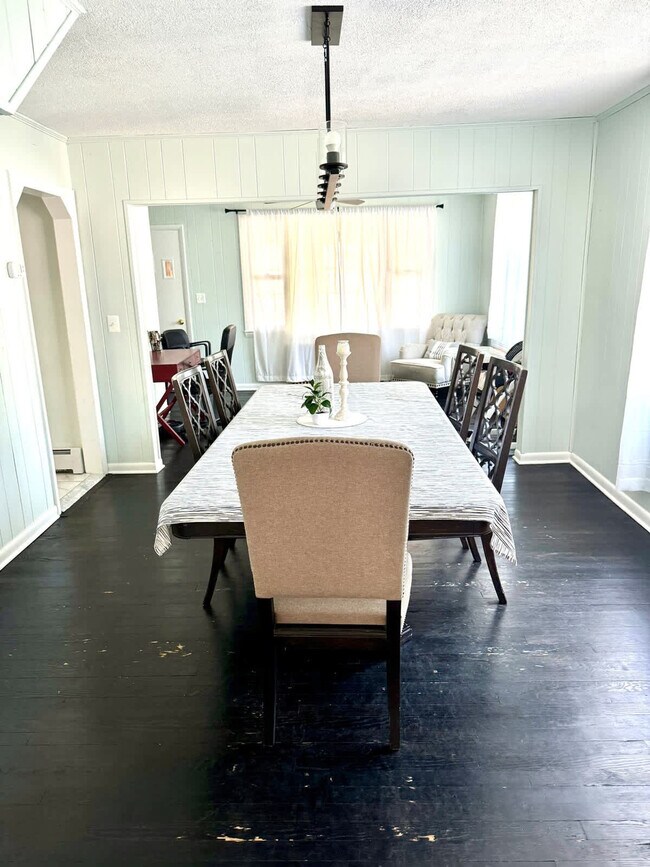 Building Photo - 14386 Calvert St