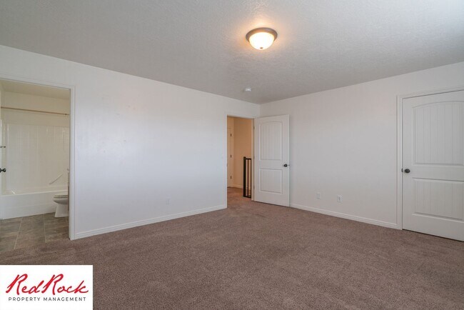Building Photo - 2801 E 450 N