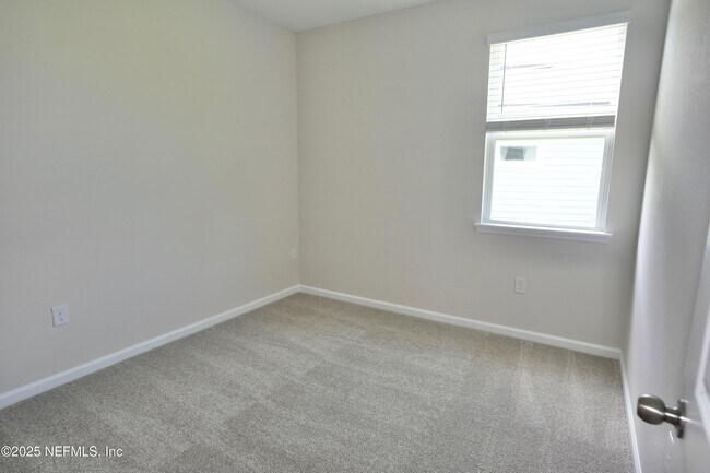 Building Photo - 308 Spruce Hl Pt