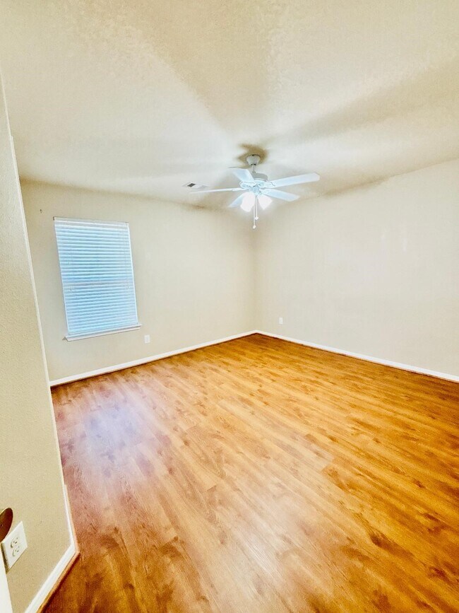 Building Photo - 9947 Valance Way