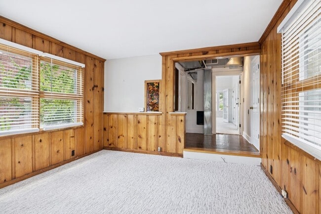 Building Photo - 1604 17th Ave S