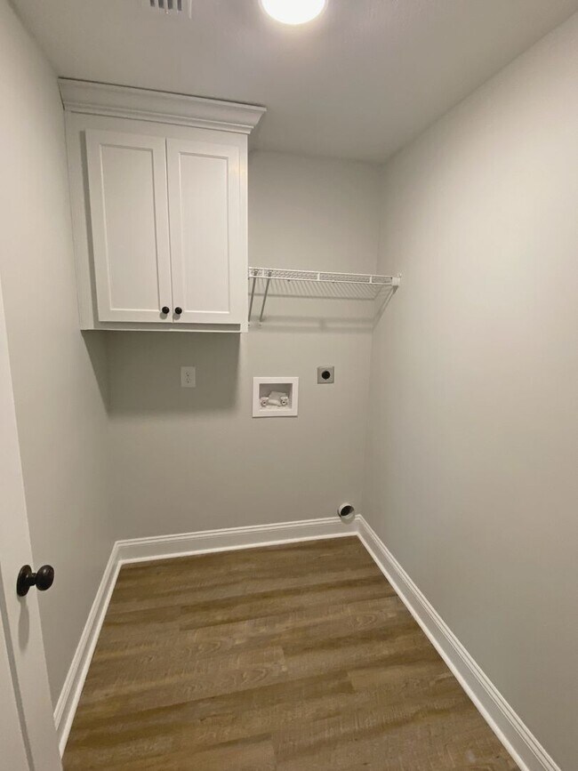 Building Photo - 3 bedrooms, 2 baths in Hahira/North Lownde...