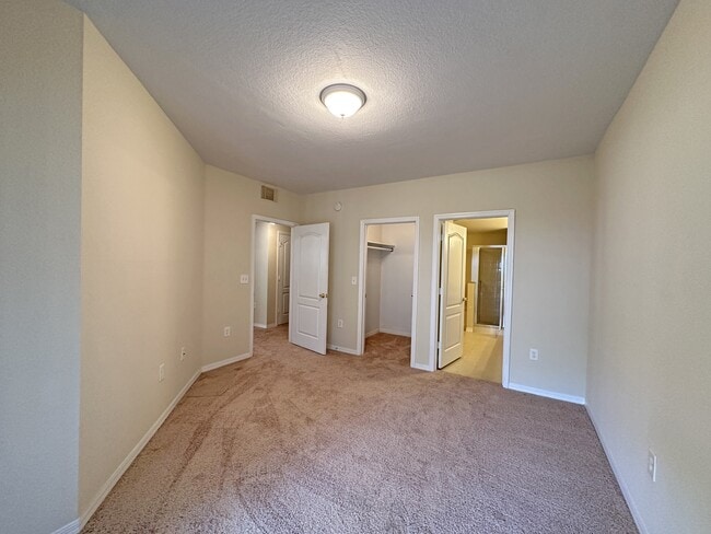 Building Photo - 110 SW Peacock Blvd