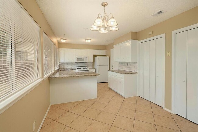 Building Photo - 9620 Chukar Cir