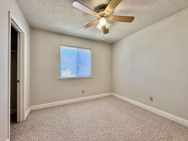 Building Photo - NOW AVAILABLE - 4 BED, 3 BATH, 2 CAR GARAG...