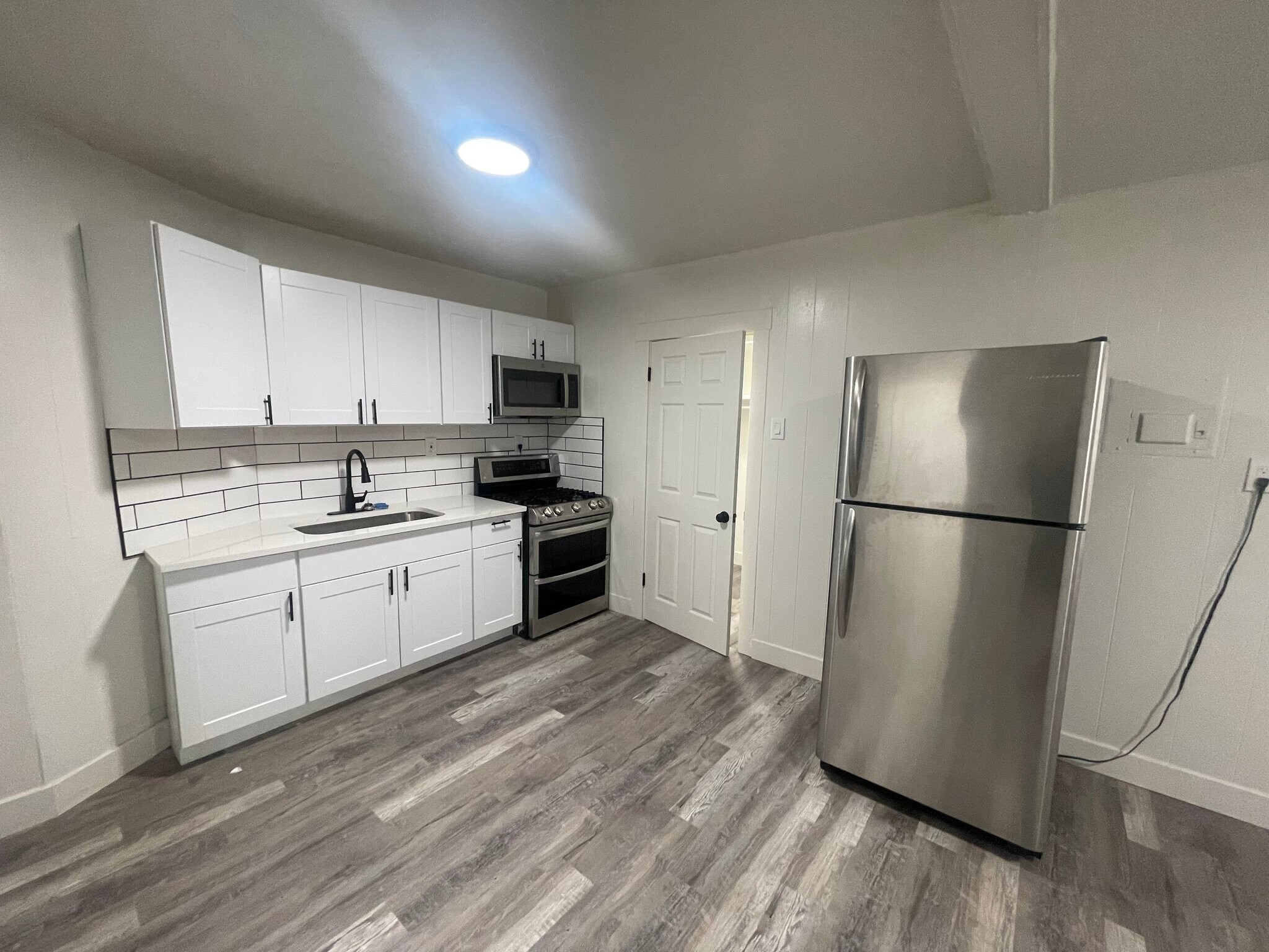 Building Photo - 1291 E Villa Vis Ave