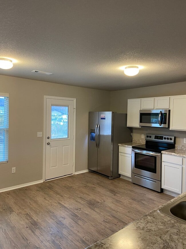 Building Photo - *Pre-leasing* Four Bedroom | Two Bath Home...