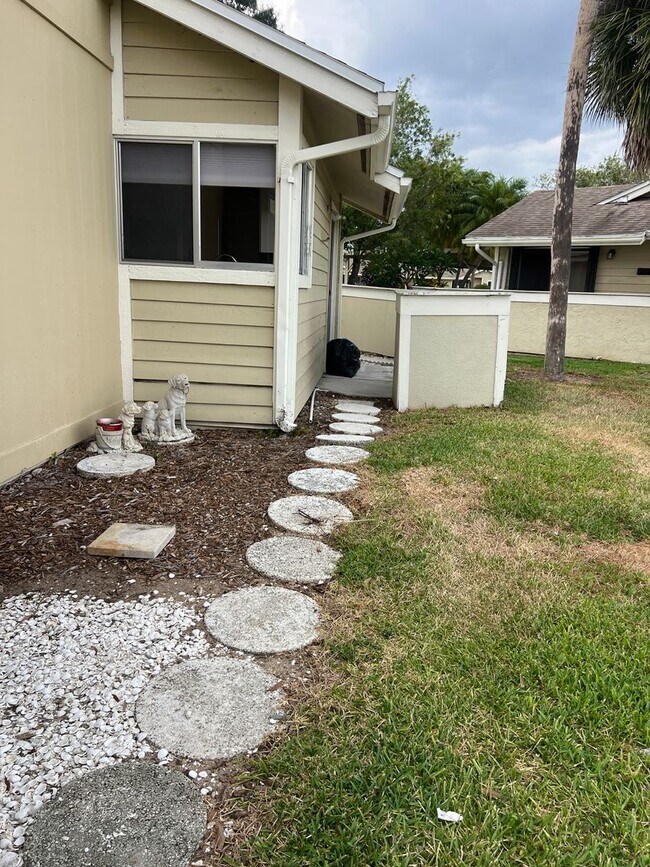 Building Photo - 3018 Sail Pointe Cir