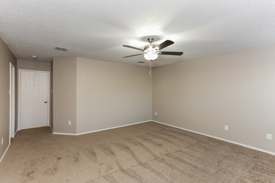 Building Photo - 947 Medina Dr