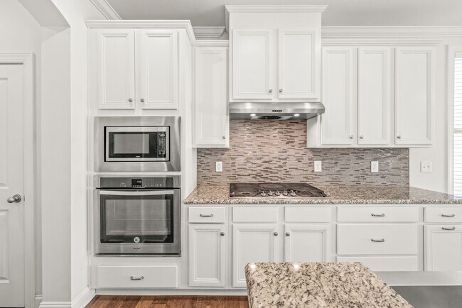 Building Photo - Beautiful Home in Prime Ballantyne Location