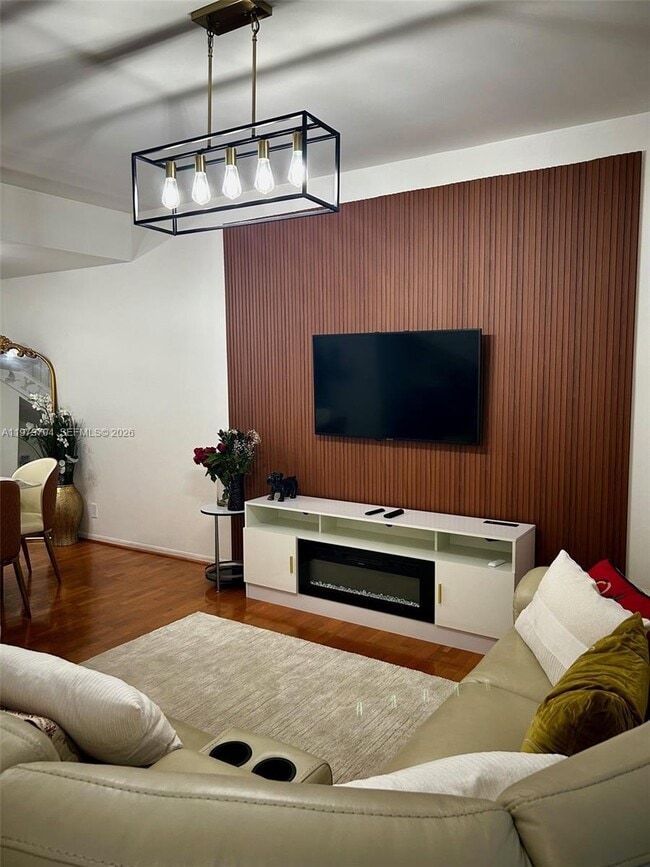 Building Photo - 1111 Sorrento Dr