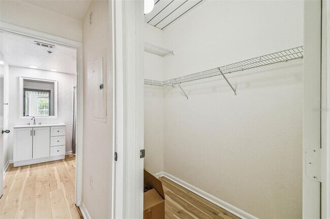 Building Photo - 2331 W Horatio St