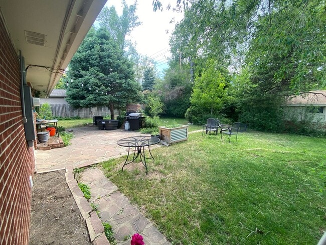 Building Photo - 3 Bed + Office 2 Bath Ranch Home with Larg...