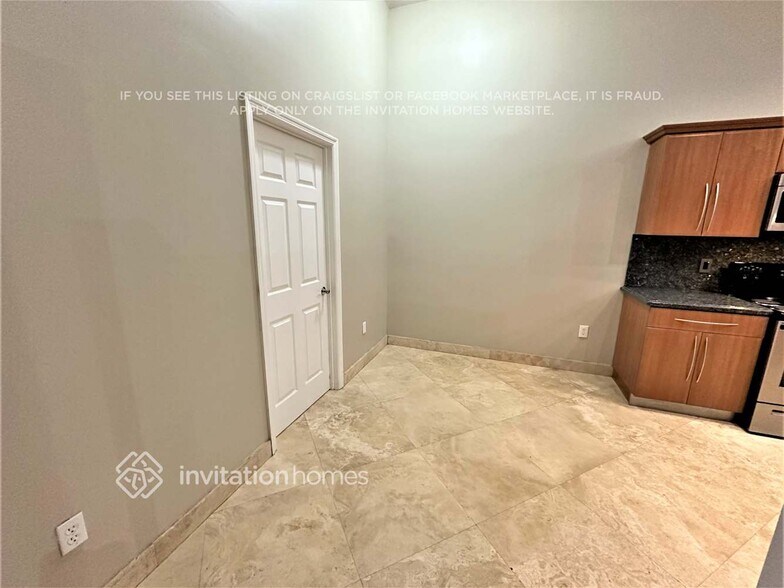 Building Photo - 8165 Madison Lakes Cir S