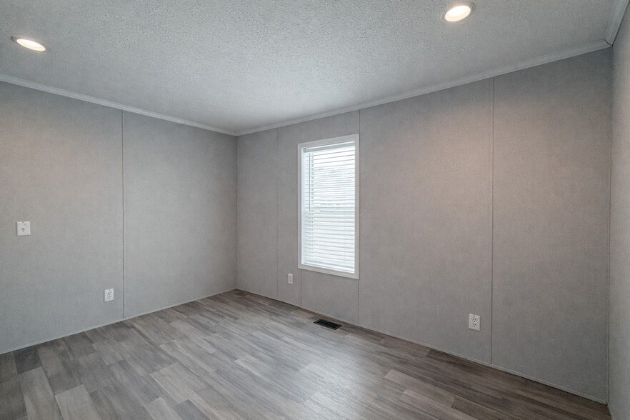 Building Photo - 29805 Jamestown Dr