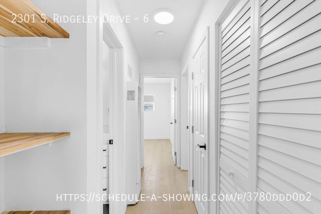 Building Photo - Beautiful newly remodeled modern Top-Floor...