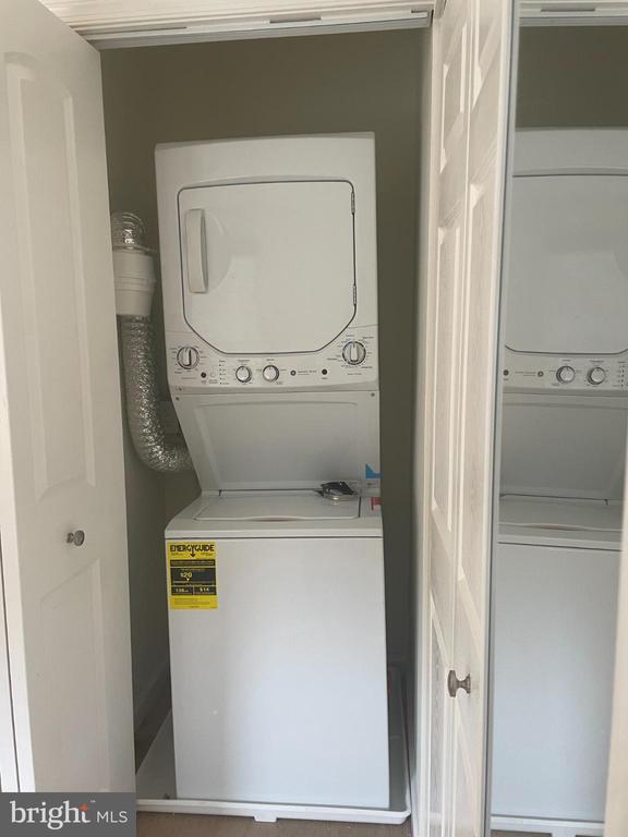 Building Photo - 325 17th St SE