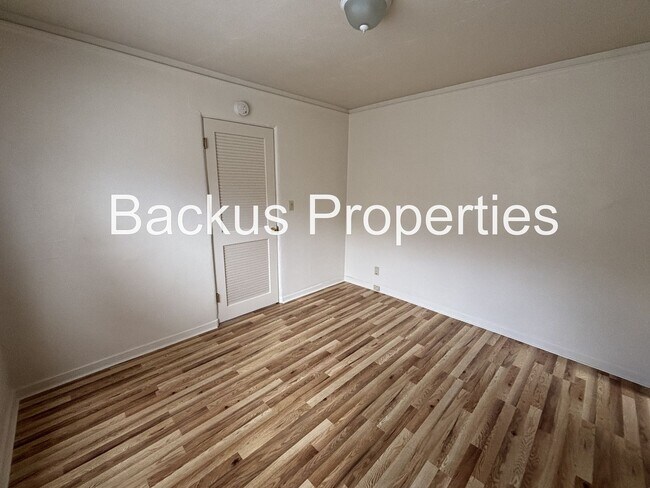 Building Photo - 249 Geil St