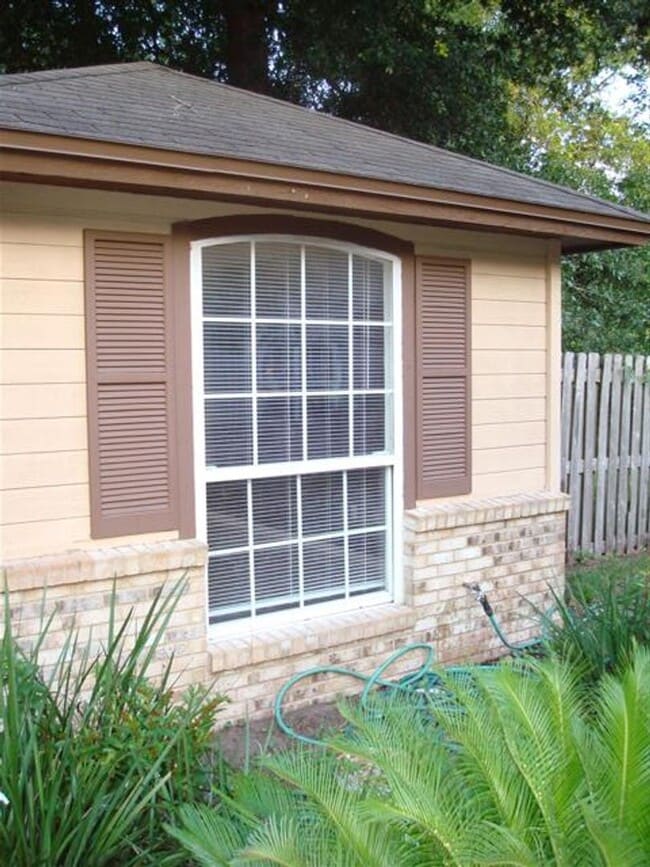 Building Photo - Southside Estates Beauty!  3 Bedrooms 2 Bathroom