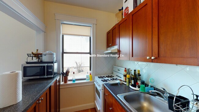 Building Photo - 76 Quint Ave