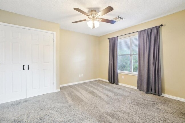 Building Photo - 1605 Lantern Light Dr