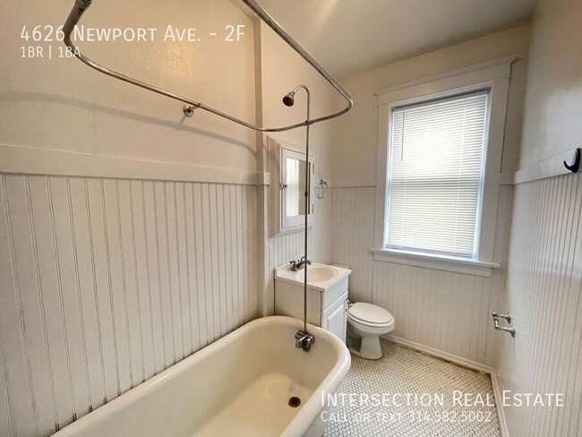 Building Photo - Gorgeous 1 Bedroom with Lots of Updates in...