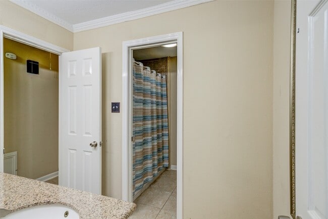 Building Photo - 6614 Winkleman Rd