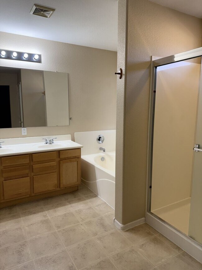 Building Photo - 3 bedroom in Cooper Commons Chandler!