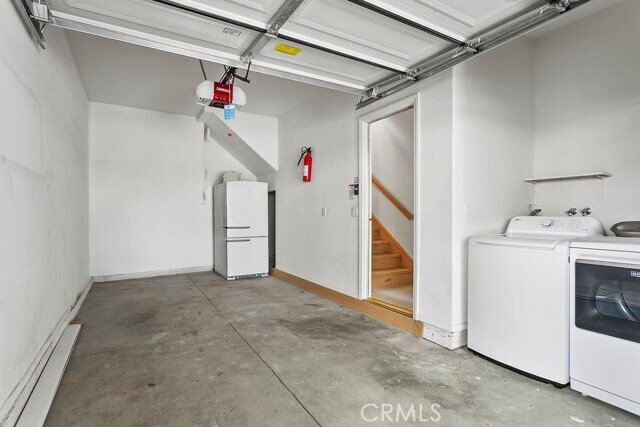 Building Photo - 426 Goldenrod Ave