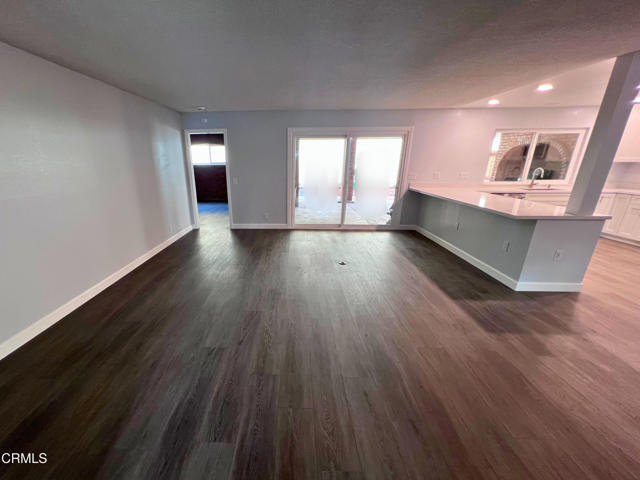 Building Photo - 10945 Kings Rd