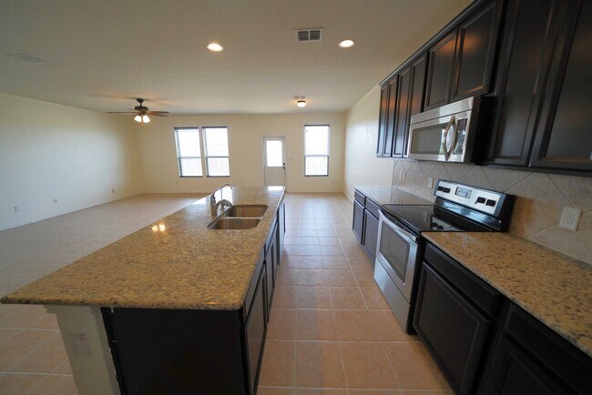 Building Photo - 3730 Acorn Pl
