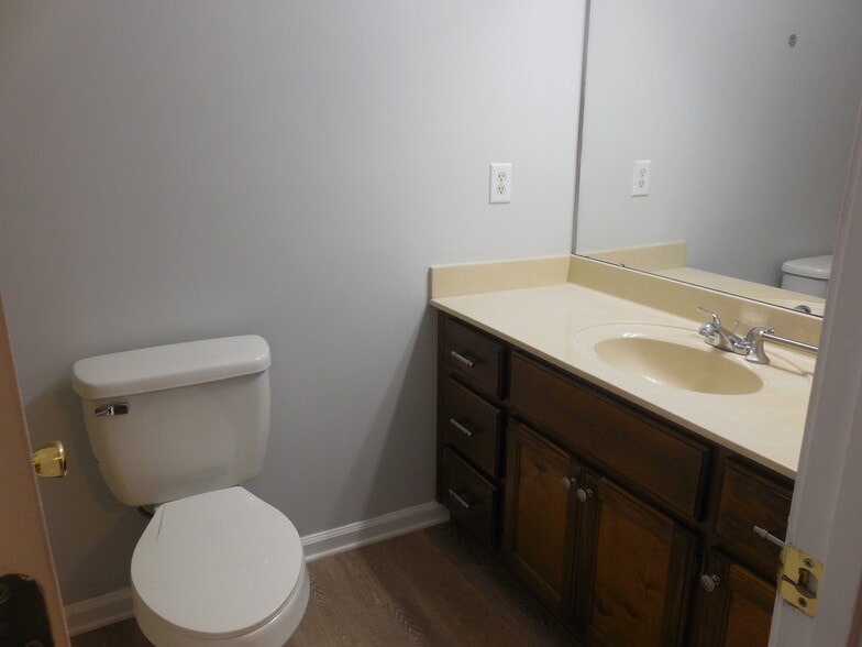 Building Photo - 305 Chadwyck Cir