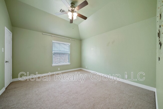 Building Photo - 431 Calm Springs