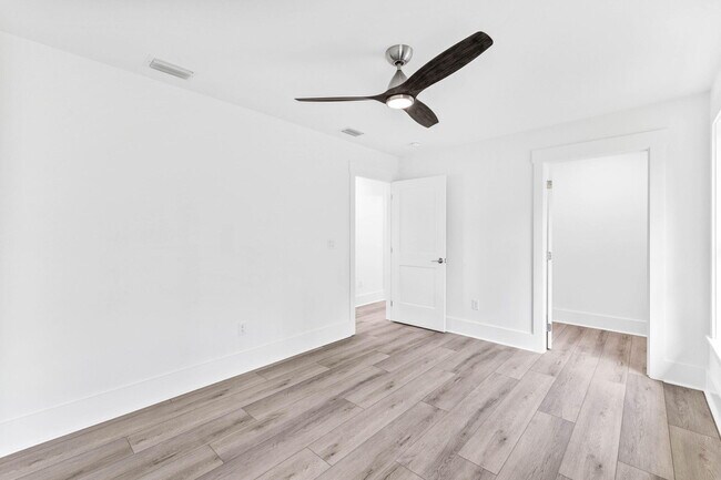 Building Photo - 70 Oakley Ct