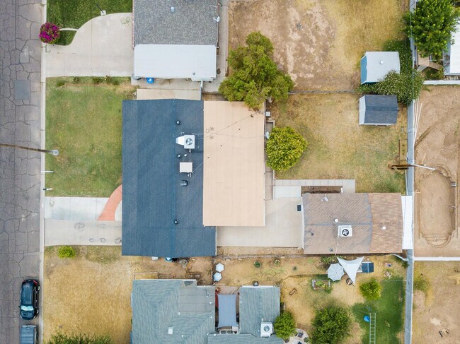 Building Photo - 510 E Belmont Ave