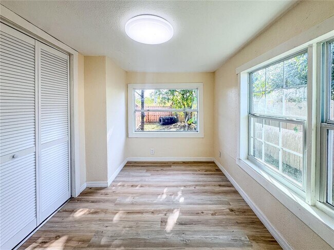 Building Photo - 2017 Hemlock St