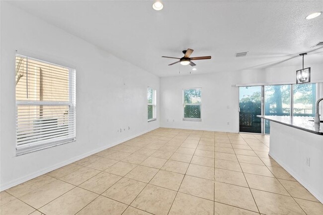 Building Photo - 961 Aussi Ct