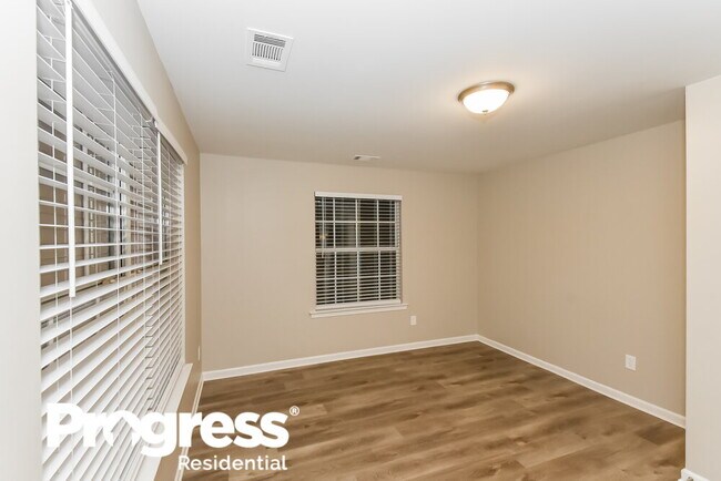 Building Photo - 7531 Sugarcreek Dr