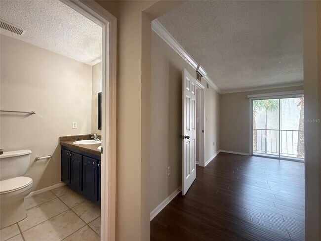 Building Photo - 534 Orange Dr
