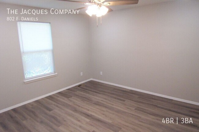 Building Photo - 802 E. Daniels-