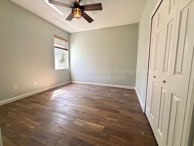 Building Photo - 381 E Sandpiper St