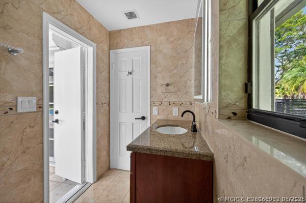 Building Photo - 5510 Castlegate Ave