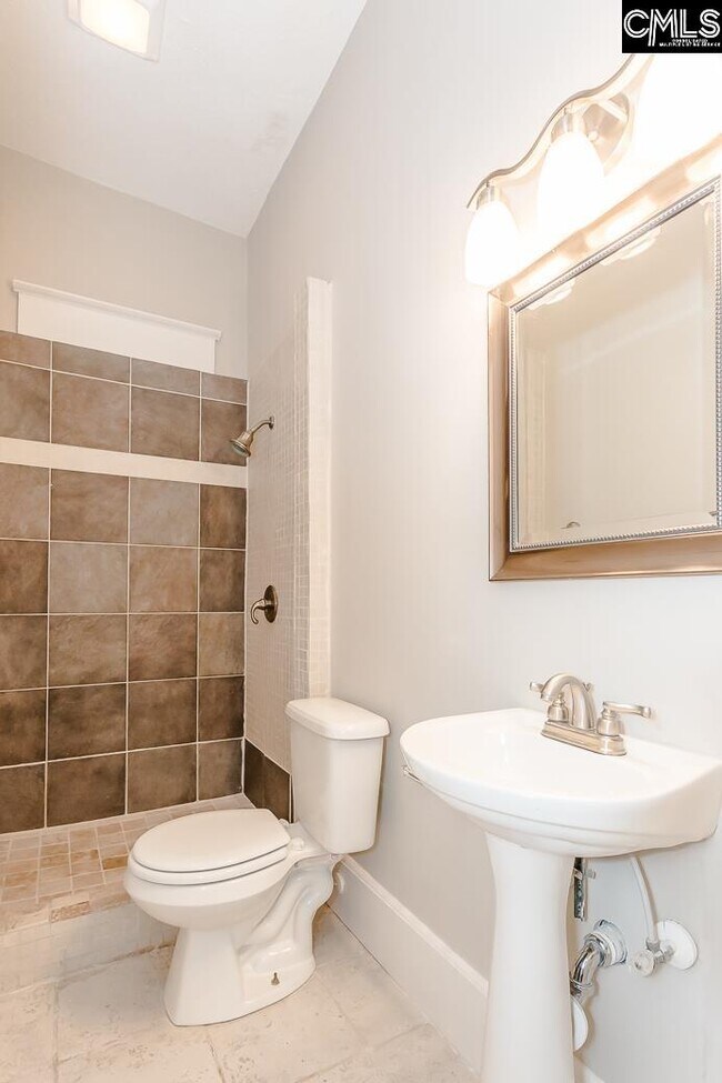 Building Photo - 1205 Maple St