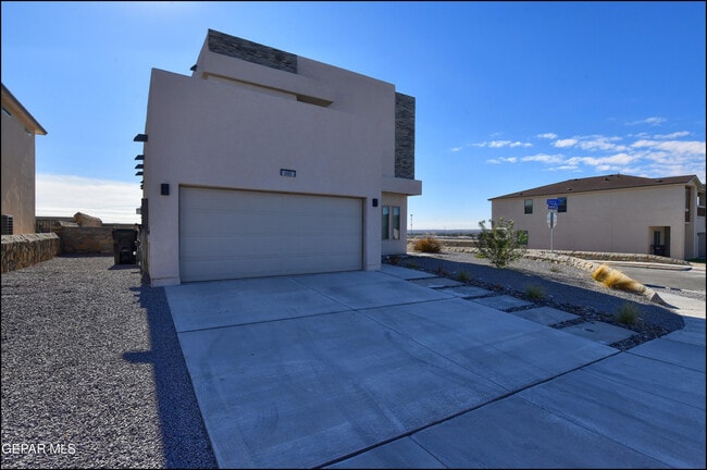 Building Photo - 600 Logwood Ave